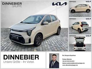 Schräge Frontansicht auf einen Kia Picanto , freigestellt