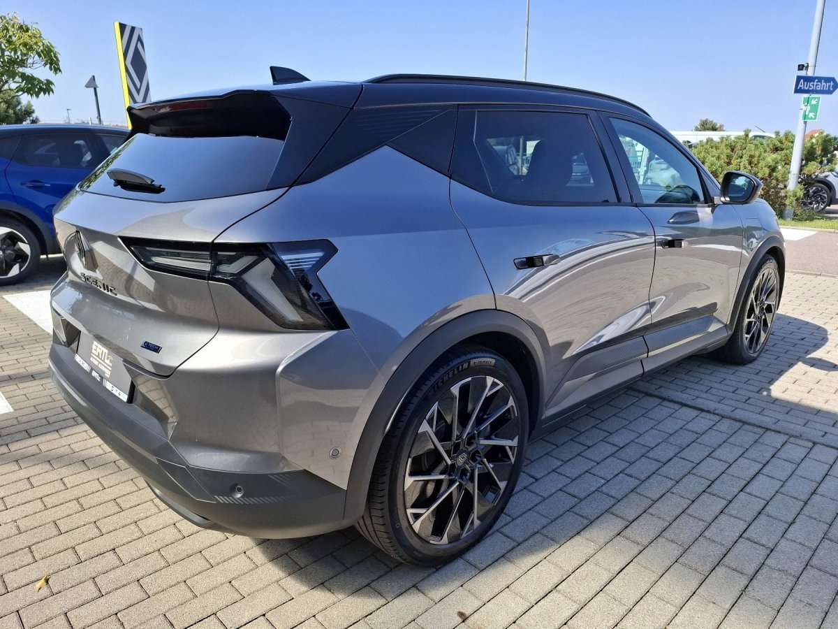 Fahrzeugbild eines Renault Scenic E-TECH