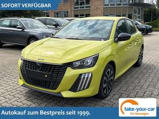 Schräge Frontansicht auf einen Peugeot 208 , freigestellt