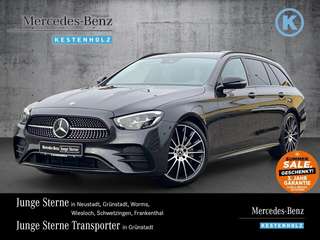 Schräge Frontansicht auf einen Mercedes-Benz E-Klasse , freigestellt