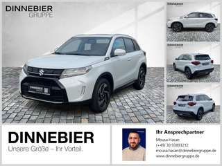 Schräge Frontansicht auf einen Suzuki Vitara , freigestellt