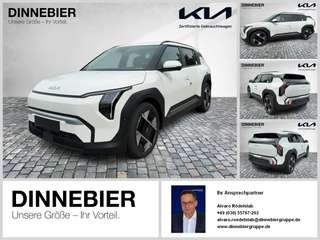 Schräge Frontansicht auf einen Kia EV3 , freigestellt
