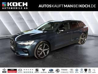 Schräge Frontansicht auf einen Volvo V60 , freigestellt
