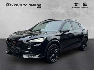 Schräge Frontansicht auf einen CUPRA Formentor , freigestellt