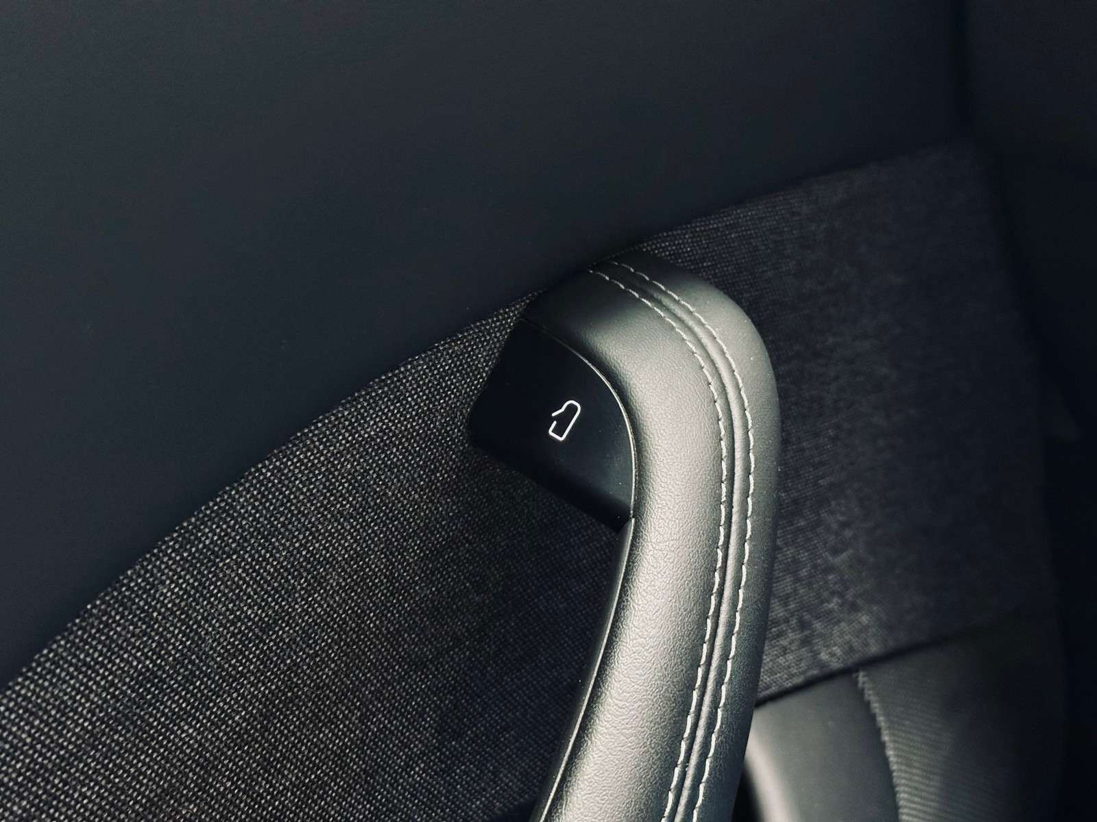 Fahrzeugbild eines TESLA Model S