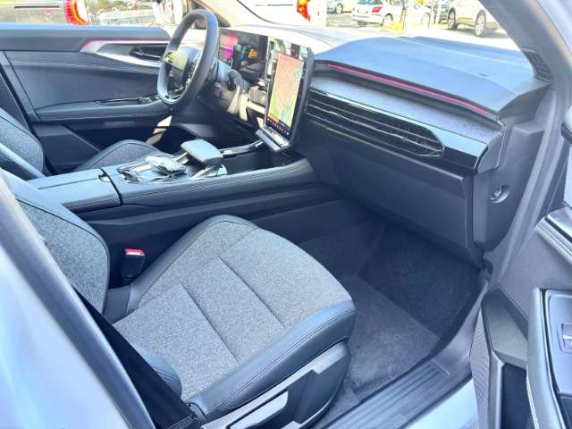 Fahrzeugbild eines Renault Rafale