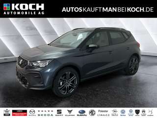 Schräge Frontansicht auf einen SEAT Arona , freigestellt