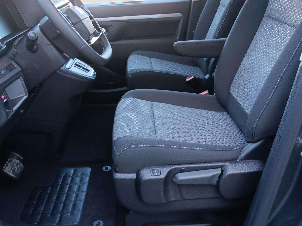 Fahrzeugbild eines Peugeot Traveller