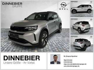 Schräge Frontansicht auf einen Opel Frontera , freigestellt