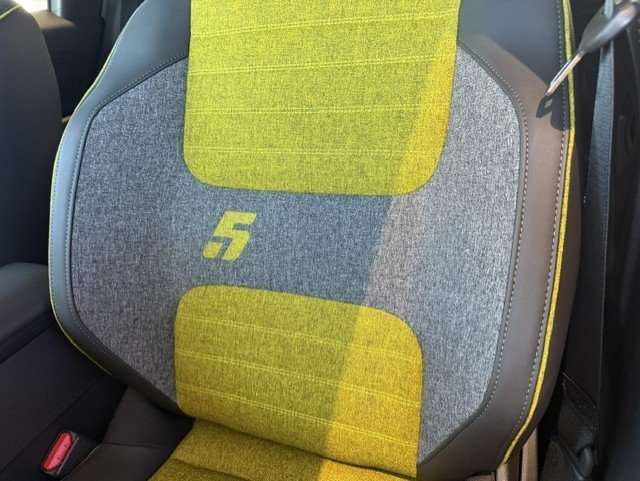 Fahrzeugbild eines Renault 5 E-TECH