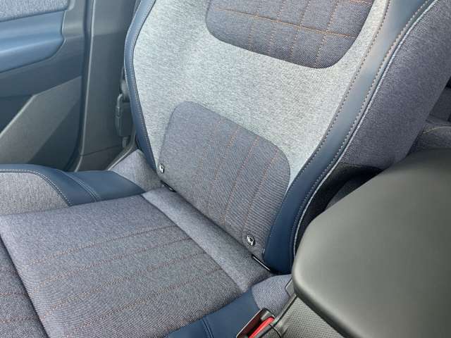 Fahrzeugbild eines Renault 4 E-TECH