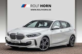 Schräge Frontansicht auf einen BMW 1er-Reihe , freigestellt