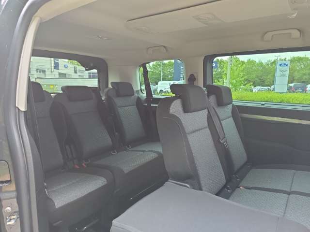 Fahrzeugbild eines Peugeot Traveller