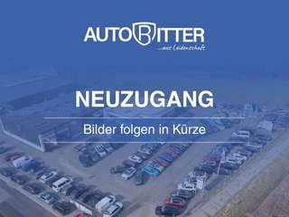 Schräge Frontansicht auf einen Volkswagen Tiguan , freigestellt