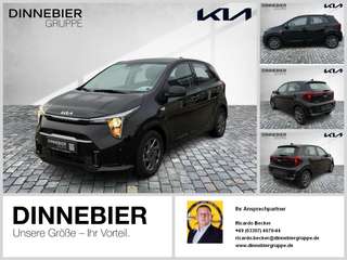 Schräge Frontansicht auf einen Kia Picanto , freigestellt