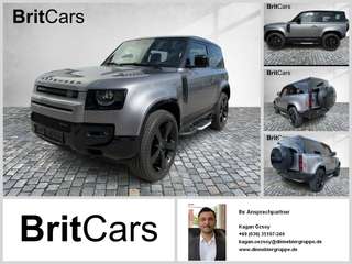 Schräge Frontansicht auf einen Land Rover Defender , freigestellt