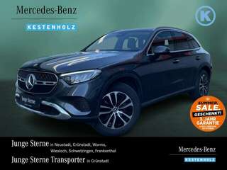 Schräge Frontansicht auf einen Mercedes-Benz GLC , freigestellt