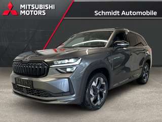 Schräge Frontansicht auf einen Skoda Kodiaq , freigestellt