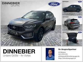 Schräge Frontansicht auf einen Ford Kuga , freigestellt