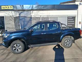 Schräge Frontansicht auf einen DFSK Rich 6 , freigestellt