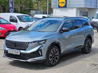 Schräge Frontansicht auf einen Renault Espace , freigestellt