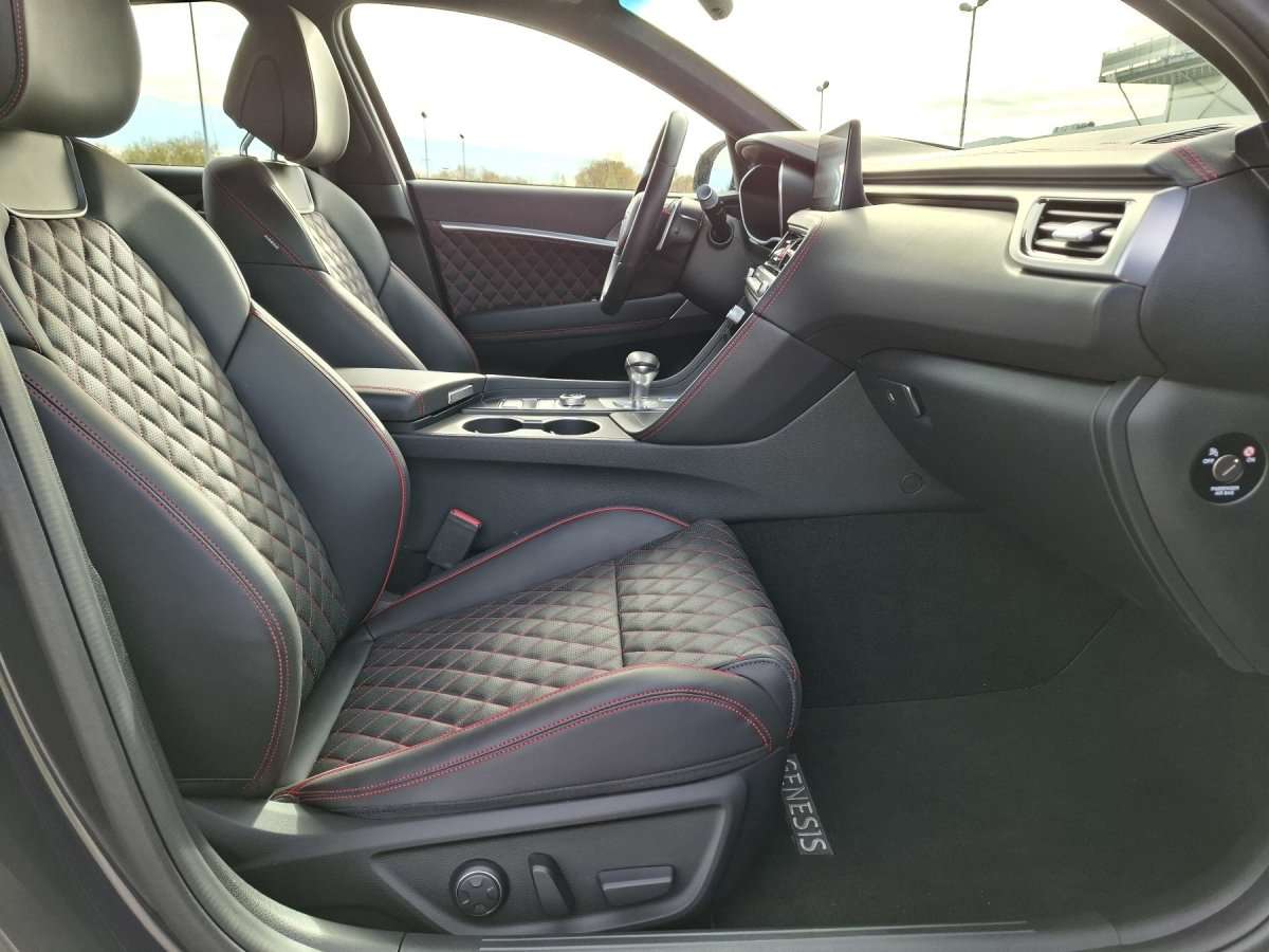 Fahrzeugbild eines Genesis G70