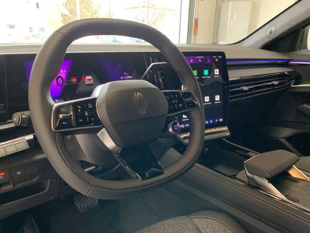 Fahrzeugbild eines Renault Rafale