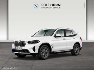 Schräge Frontansicht auf einen BMW X3 , freigestellt