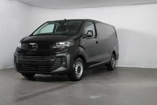 Schräge Frontansicht auf einen Opel Vivaro , freigestellt