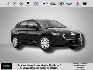 Schräge Frontansicht auf einen Skoda Scala , freigestellt