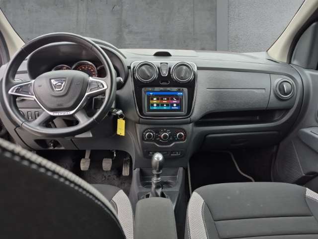 Fahrzeugbild eines Dacia Lodgy