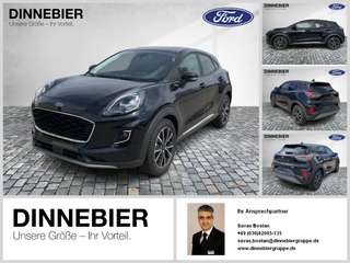 Schräge Frontansicht auf einen Ford Puma , freigestellt