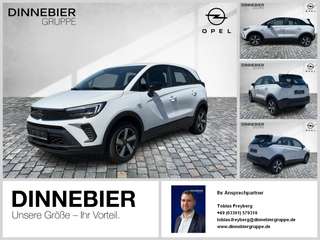 Schräge Frontansicht auf einen Opel Crossland X , freigestellt
