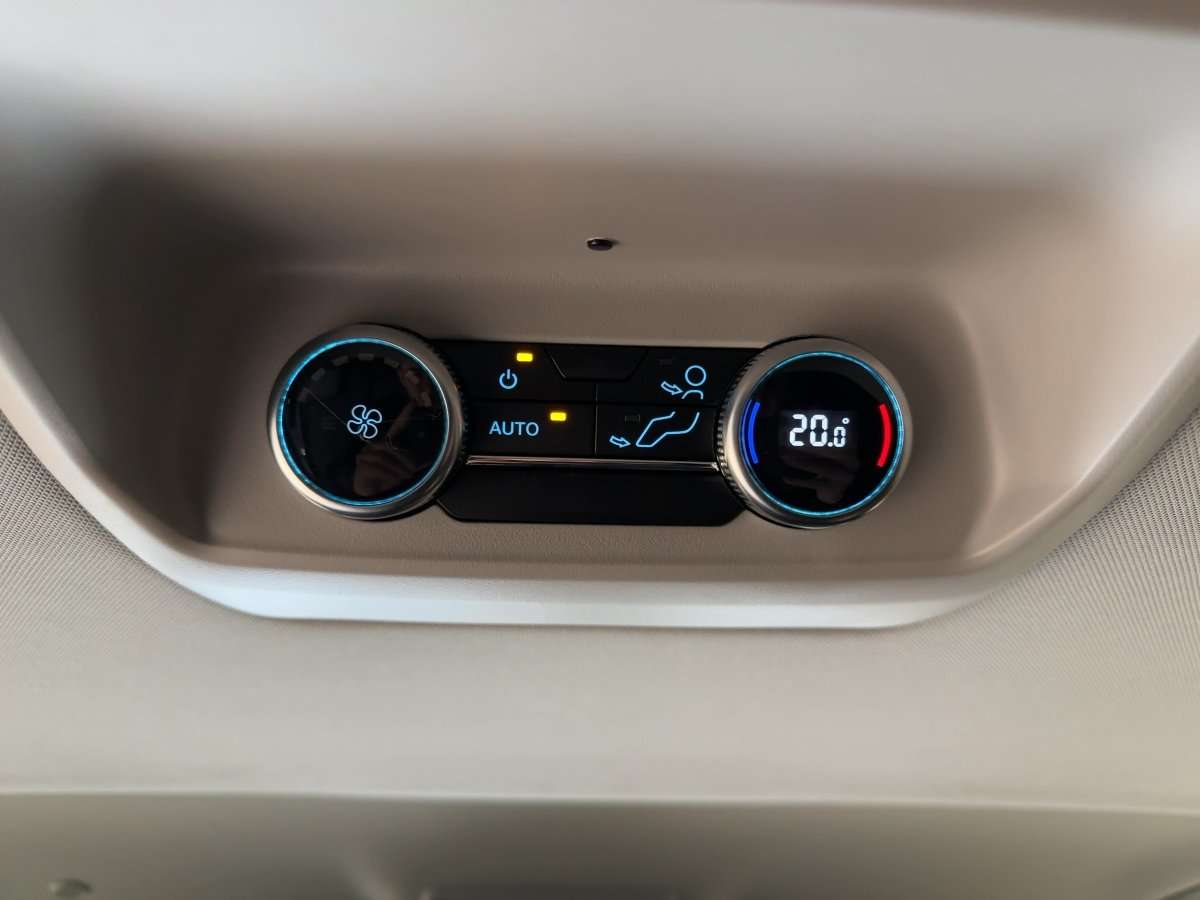 Fahrzeugbild eines Ford Tourneo Custom