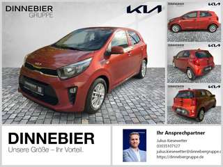 Schräge Frontansicht auf einen Kia Picanto , freigestellt