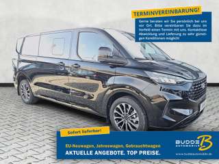 Schräge Frontansicht auf einen Ford Tourneo Custom , freigestellt