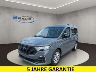 Schräge Frontansicht auf einen Ford Tourneo Connect , freigestellt