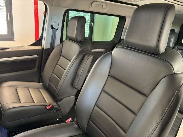 Fahrzeugbild eines Peugeot Traveller
