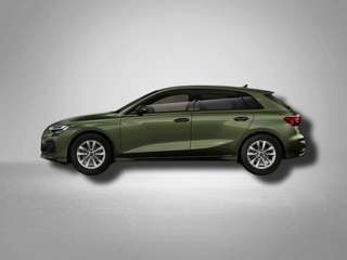 Schräge Frontansicht auf einen Audi A3 , freigestellt