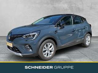 Schräge Frontansicht auf einen Renault Captur , freigestellt
