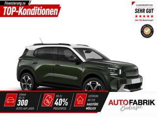 Schräge Frontansicht auf einen Citroën C3 Aircross , freigestellt