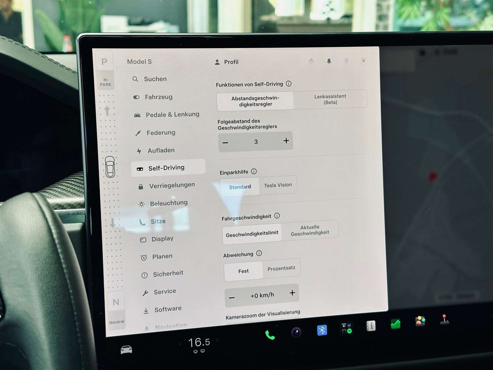 Fahrzeugbild eines TESLA Model S