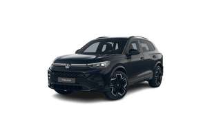 Schräge Frontansicht auf einen Volkswagen Tiguan , freigestellt