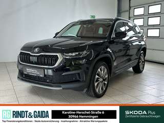 Schräge Frontansicht auf einen Skoda Kodiaq , freigestellt