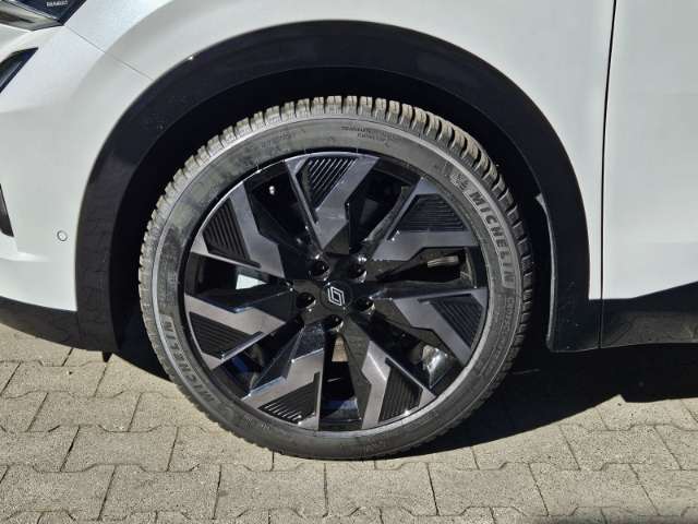 Fahrzeugbild eines Renault Rafale