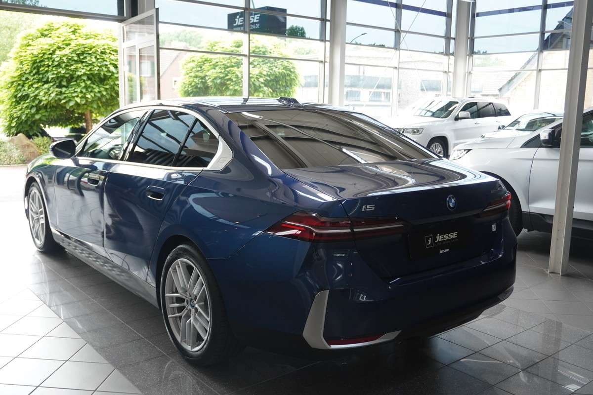 Fahrzeugbild eines BMW i5