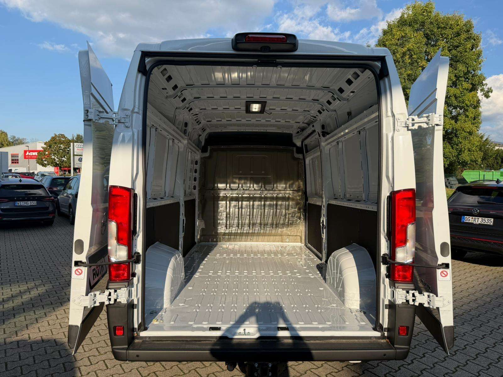 Fahrzeugbild eines Opel Movano