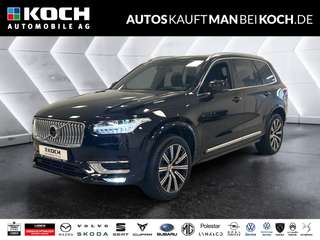Schräge Frontansicht auf einen Volvo XC90 , freigestellt