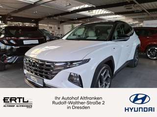 Schräge Frontansicht auf einen Hyundai Tucson , freigestellt