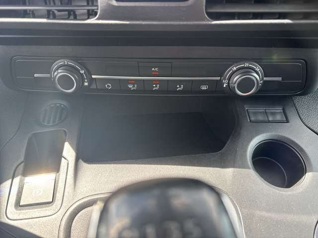 Fahrzeugbild eines Peugeot Rifter